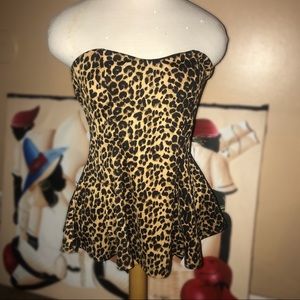 Cheetah printed peplum strapless top! 🐆🖤